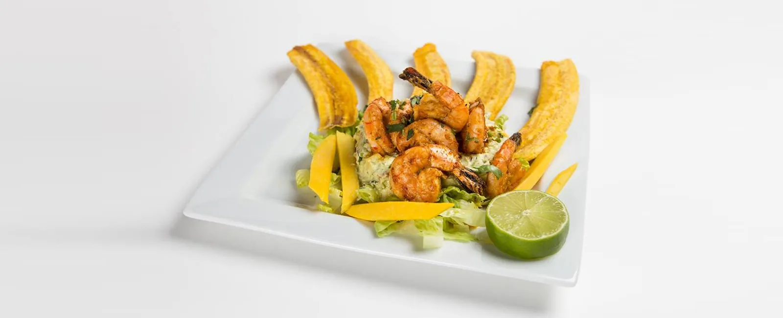 Shrimp with green plantain and mango